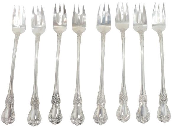 (8) Towle Old Master Sterling Seafood Forks: Ornate design. Mark on underside. Size: 5/8 x 5 5/8 in. Weight: 5.06 ozt #3431