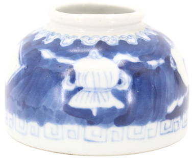 Fine 19th Century Chinese Blue & White Brush Pot: Fine 19th Century Chinese Blue & White Brush Pot. Hand painted porcelain. Cobalt decorated. Double circle mark on the underside shows it is likely 18/19th century. Good vintage condition with some