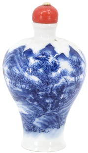 Early Qing Chinese Porcelain Snuff Bottle: Early Qing Dynasty Chinese Porcelain Snuff Bottle. Blue and white porcelain snuff bottle. Early Qing Dynasty (1840-1910). Chinese Snuff Bottle, Hand Painted Porcelain. In good condition with small