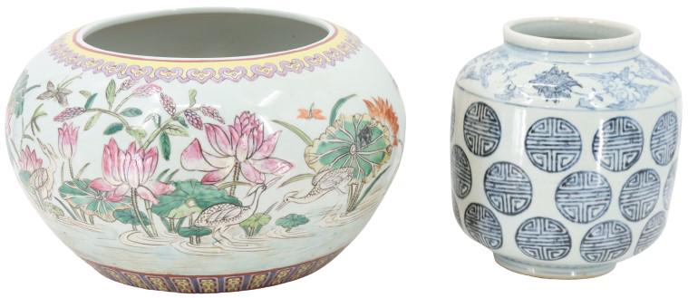 20th C (2) Chinese Porcelain Decorated Vases (1 of 18)