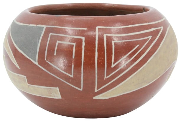Vintage Santa Clara Pueblo Redware Pottery Bowl: Vintage Santa Clara Pueblo Redware Pottery Bowl. Size: 6 1/2 x 6 1/2 x 4 in. #1638