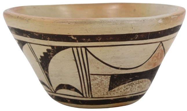 Vintage Hopi Tewa Polychrome Bowl: Vintage Hopi Tewa Polychrome Bowl. Size: 5 5/8 x 5 3/4 x 3 in. #1645