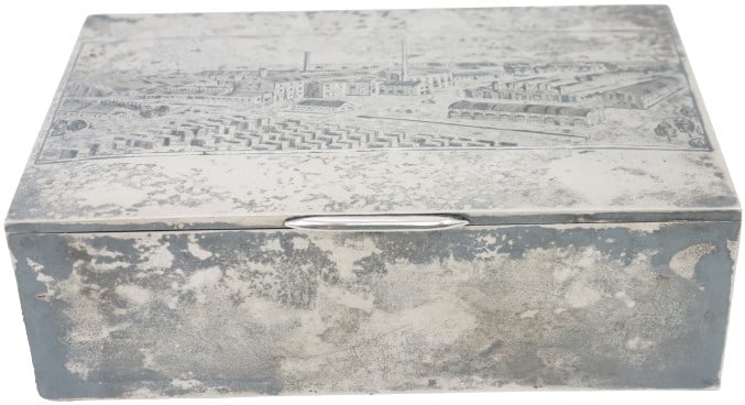 Impressive European Silver Cigar Box 15.08ozt: Impressive European Silver cigar box 15.08 ozt. Attractive engraved architecture of important European city. Possibly Finish. Size: 6 3/4 x 4 1/2 x 2 in. Weight: 15.08 ozt. #4566 #2