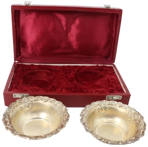 Pair of Repousse Gilt Silver Bowls, 2.51 ozt: Pair of Repousse Gilt Silver Bowls, 2.51 ozt. In original fitted box.Size: 10 x 5 1/2 x 2 3/4 in. Box. 4 1/2 x 4 1/2 x1 3/4 in. Bowl. Weight: 2.51 ozt #4205