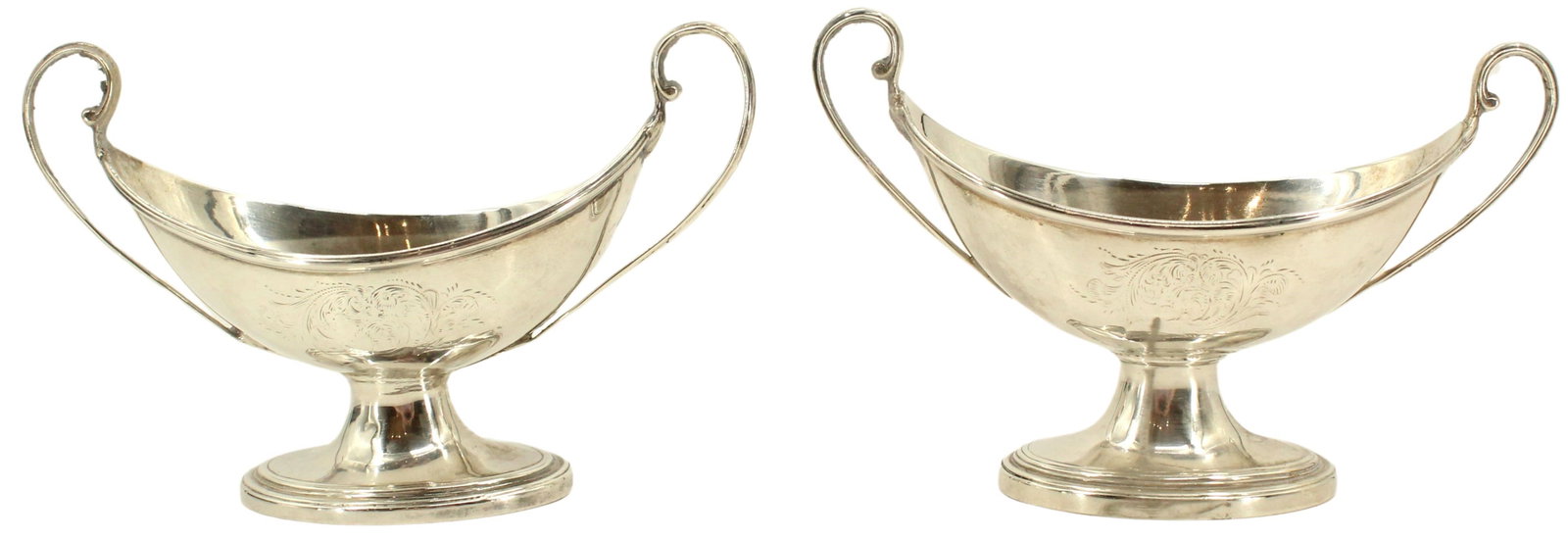 English Pair Of Sterling Sauce Boats 6.25 OZT: English Pair Of Sterling Sauce Boats 6.25 OZT. London Makers Mark IH. James Hyde 1783. Weight: 6.25 OZTSize: 3 x 3 in. #1351