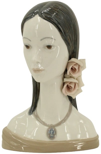 Lladro 'La Maja' Porcelain Bust Sculpture (1 of 18)