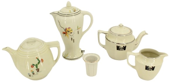 (4) Vintage Kitchenware Coffeee/Tea Pots