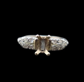 Vintage 10k White Gold Ring - 3.1 g.