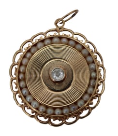 18k Pendant with Sea Pearls and Euro Cut Diamond - 13.6 g.