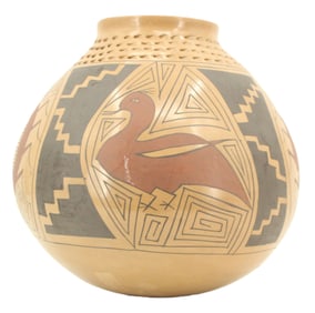 Mata Ortiz Pottery with Bird Design