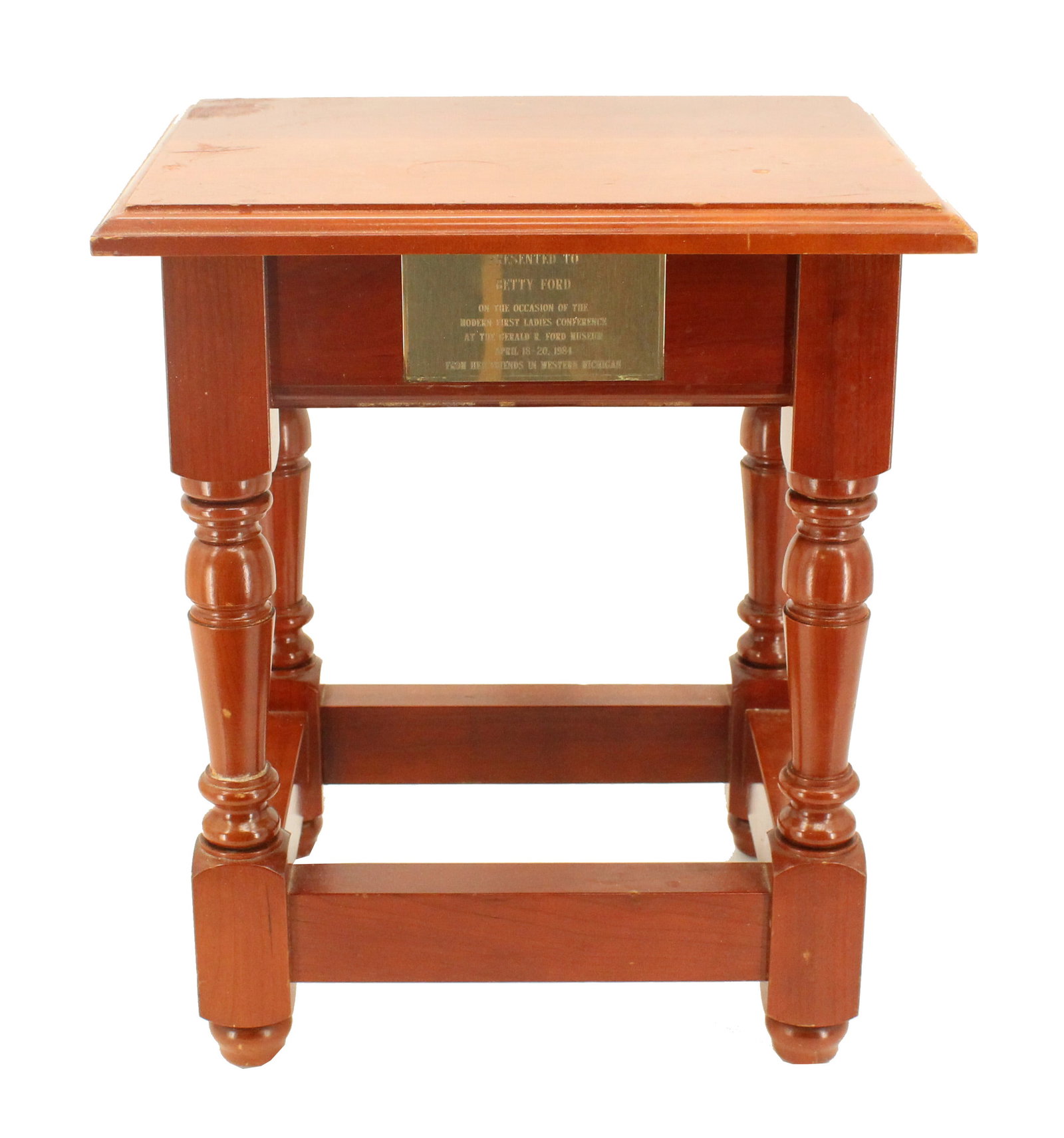 Small Pine Wood End Table with Commemorative Plaque to Betty Ford (1 of 20)