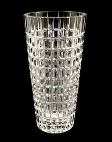 Diamond Cut Pattern Crystal Vase