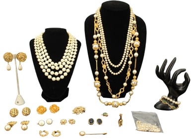 Costume Faux Pearl - 19 Pieces