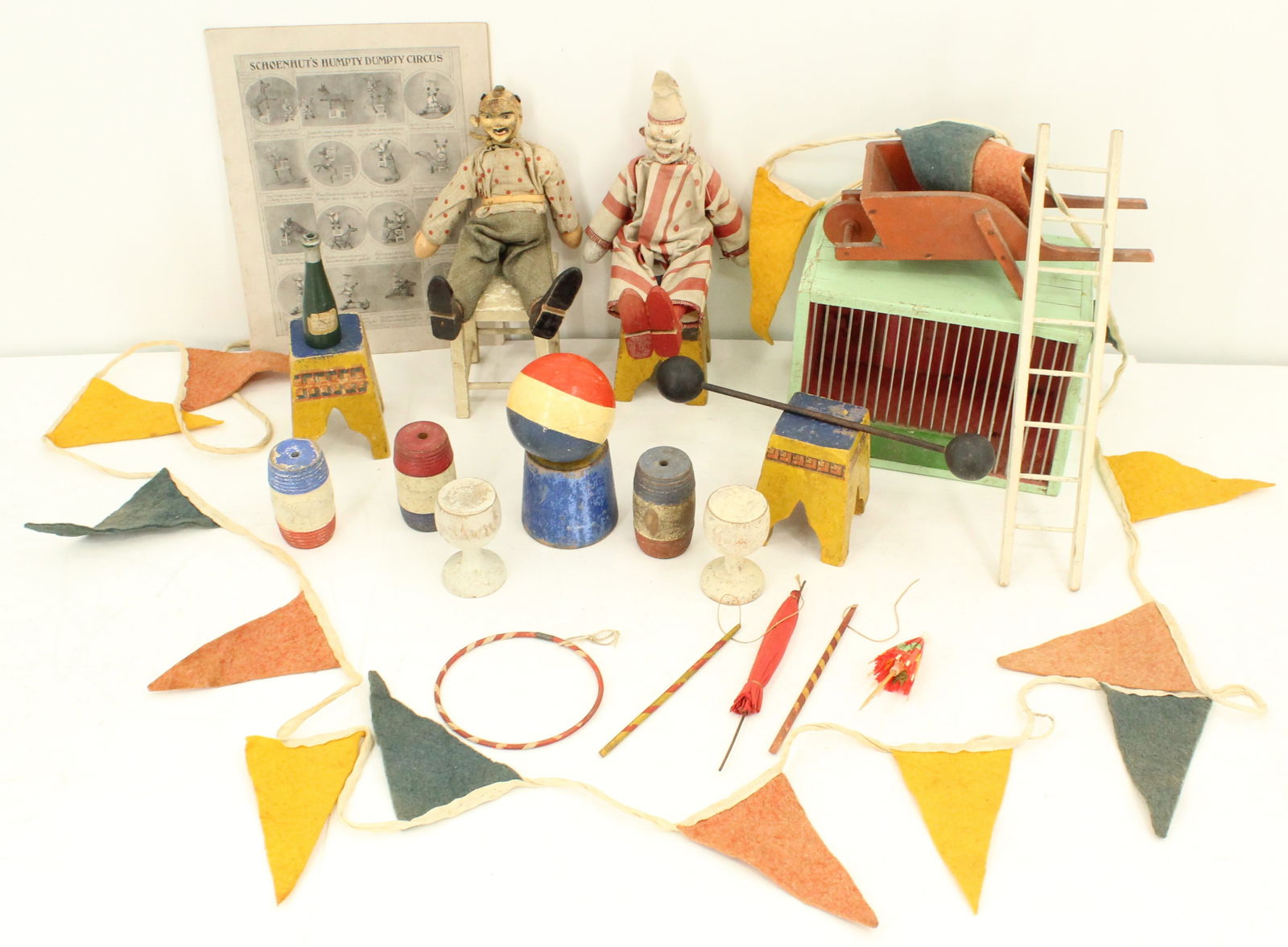 Schoenhut Humpty Dumpty Circus Group of Clowns and Accessories (1 of 20)