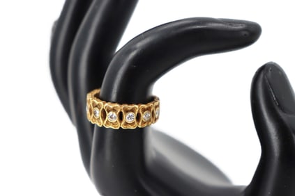 Tested 18k Gold and Diamonds Wedding Band - Gross 6.5 g.