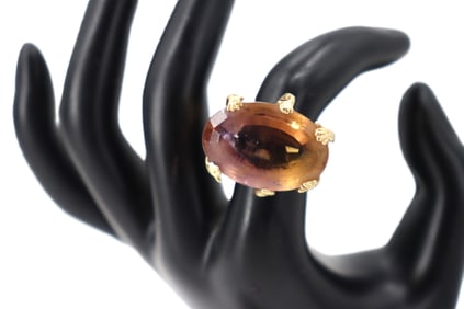 Tested 10k Gold and Citrine Ring - Gross 8.6 g.