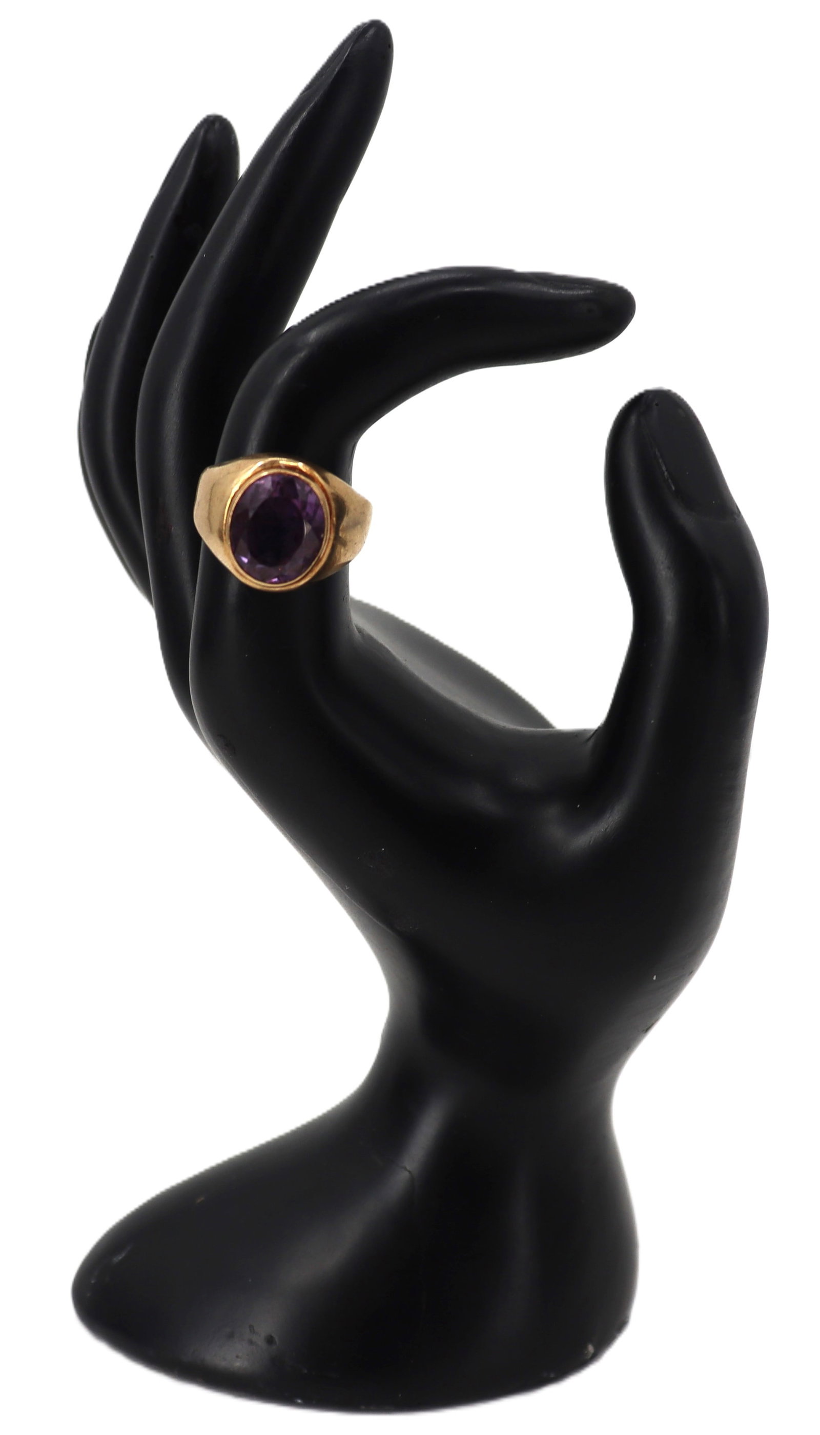 Gold With Oval Purple Stone Ring - Gross 4.4 g.: Gold With Oval Purple Stone Ring. Yellow gold. Size: 3/4 x1/2 x 1 in. Ring Size: 6.75 Gross Weight: 2.8 dwt. 4.4 g. #16 #9261 