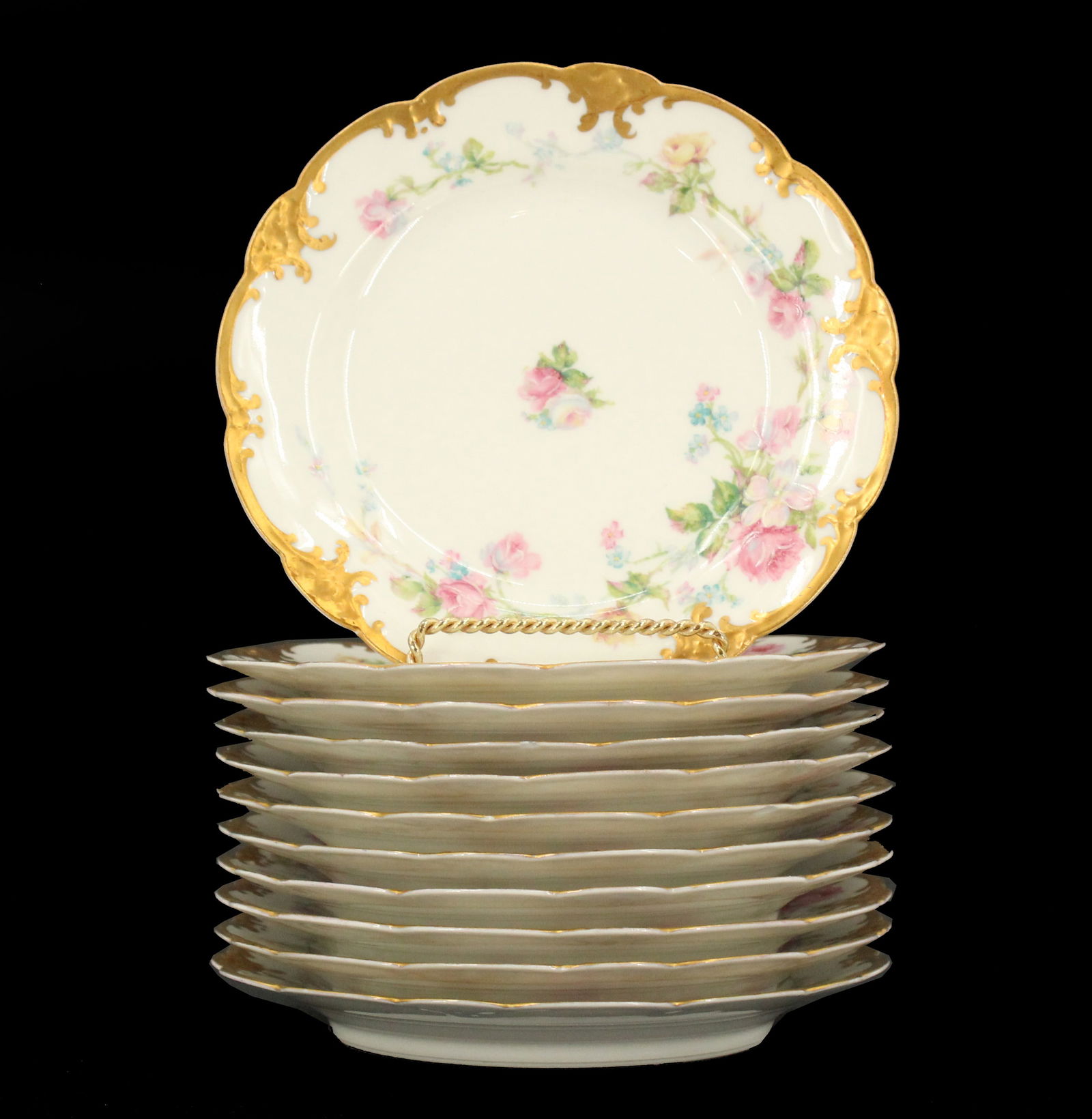 (11) Havliand France Porcelain Plates: (11) Havliand France Porcelain Plates. Marked on underside. White porcelain with gold rims. Floral painted design throughout. Condition: Small chip on rim of 1 plate. Slight rubbing o