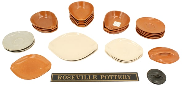 (28) Roseville Pottery Pieces