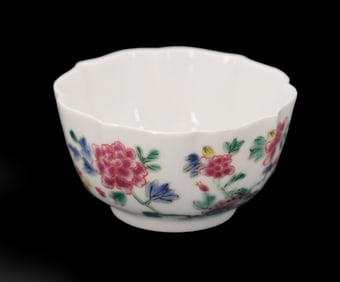 Chinese Scalloped Porcelain Cup with Horses