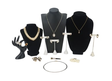 (17) Costume Jewelry Pieces