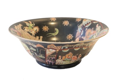Vintage Chinese Export Bowl With Renaissance European Royalty Decorations