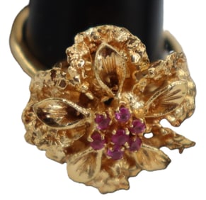 18k Gold and Pink Topaz Ring - Gross 8.2 g.