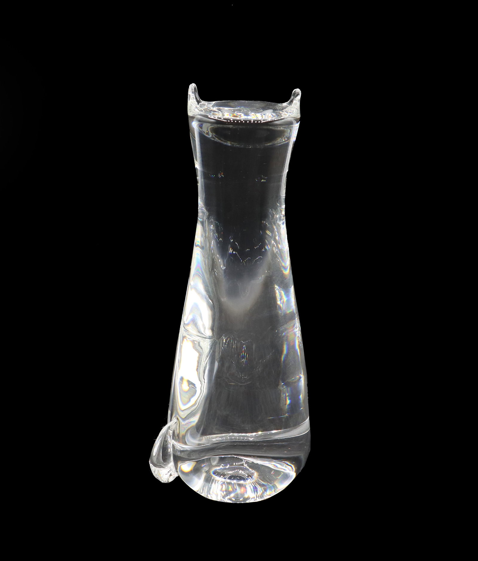 American Steuben Glass Modernist Slinky Kitty Cat Sculpture: American Steuben Glass Modernist Slinky Kitty Cat Sculpture. Absolutely adorable figurine with simplistic eyes, ears, tail, and other features. Signed on base. Condition: Great. Commensurate wit