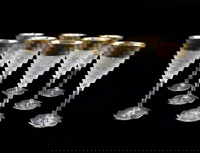 (8) Moser Cut Crystal Splendid Gold Claret Wine Glass: (8) Moser Cut Crystal Splendid Gold Claret Wine Glass. Lot of eight Moser cut crystal claret wine glasses in Splendid Gold pattern with gilt rim. Moser logo on foot. Condition: One glass with chipped