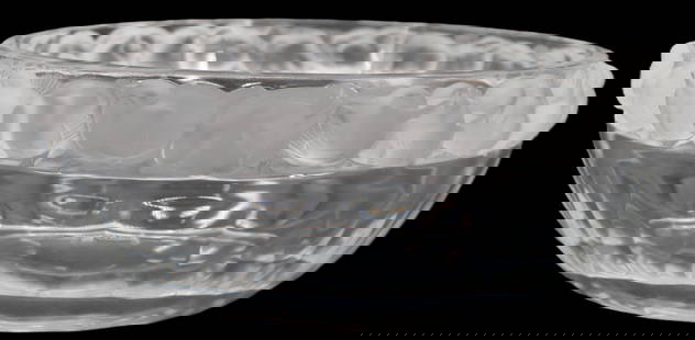 French Lalique Crystal Mesanges Birds Sculptural Coupe Bowl: French Lalique Crystal Mesanges Birds Sculptural Coupe Bowl. Clear bottom half, with a ring of clustered frosted chicks around the top. Signed on&nbsp;edge of underside.&nbsp; Condition: Great.&nbsp;
