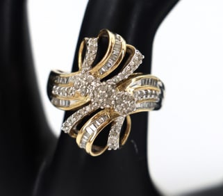 10k Gold and Diamond Ring - Gross 4.8 g.