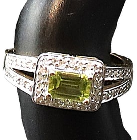 10k Gold, Diamond, Peridot Ring - Gross 2.6 g.