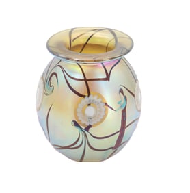 Robert Eickholt (Born 1947) American, 2008 Iridescent Art Glass Vase