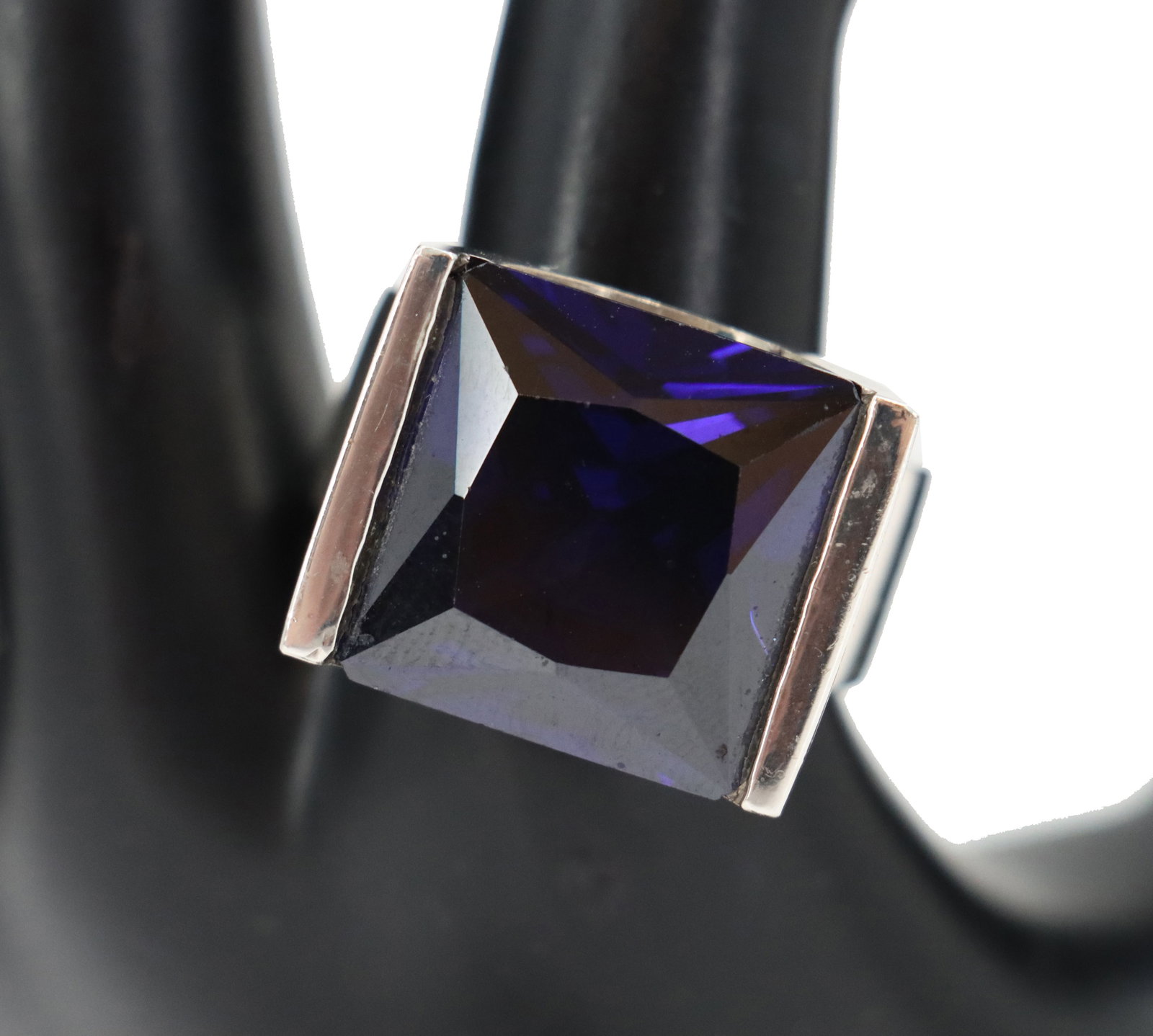Marked 925 Silver and Cobalt Blue Tanzanite Ring - Gross 0.885 ozt. (1 of 14)