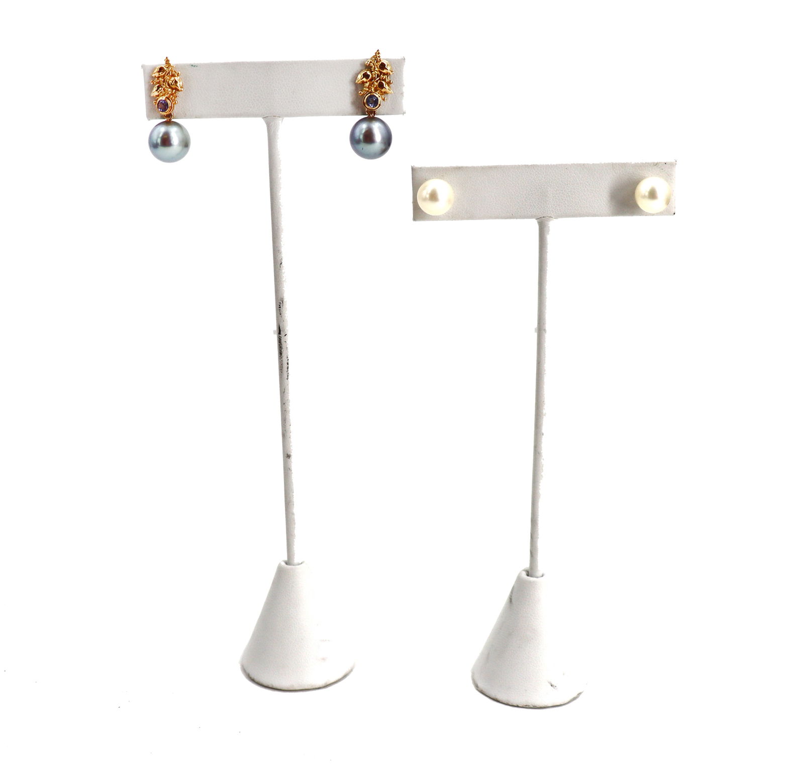 (2) Pairs of Pearl Earrings (1 of 7)