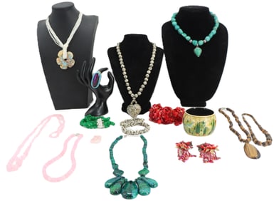 (16) Vintage Jewelry Pieces
