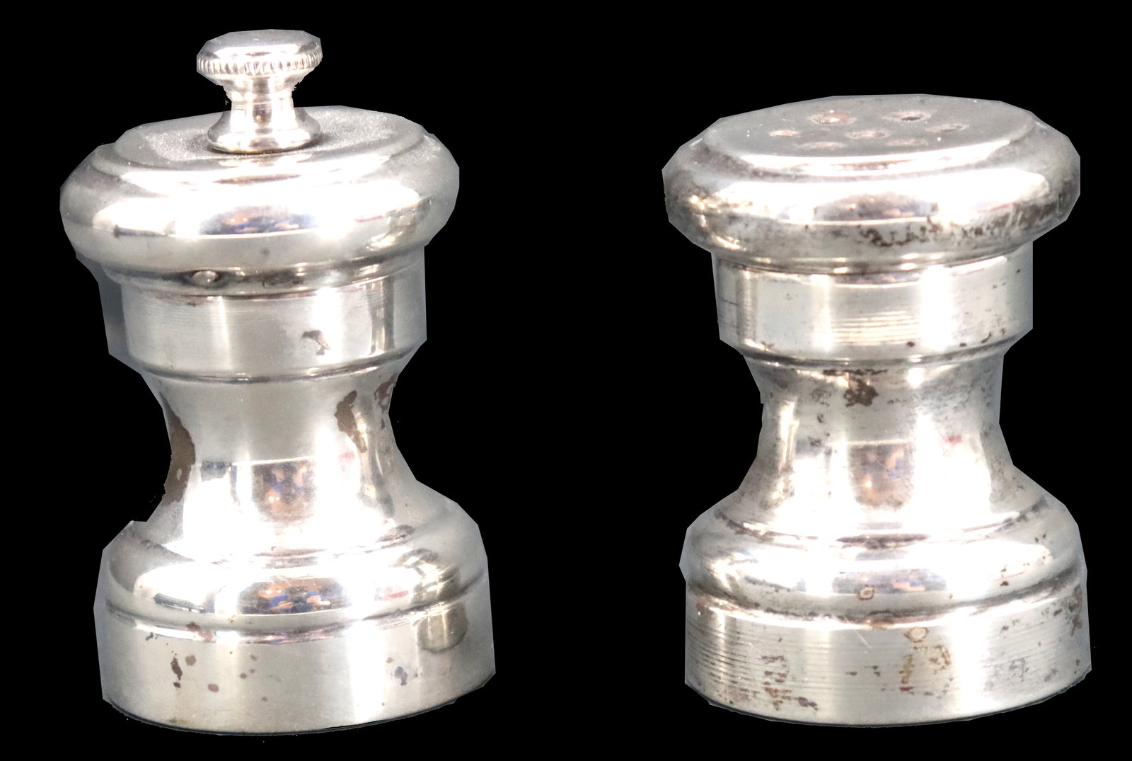 (2) Tiffany & Co. Sterling Silver Salt and Pepper Shakers - 4.080 ozt. (1 of 11)