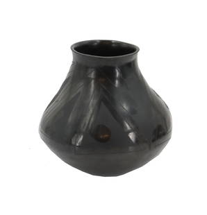 Mexican Oaxacan Polished Black Clay Vase: Mexican Oaxacan Polished Black Clay Vase.&nbsp;Classic shape with a straight-edged&nbsp;mouth and a rounded base. Signed with a symbol on the bottom.&nbsp; Condition: Great.&nbsp; Size: 7 1/2 x 8 in.&