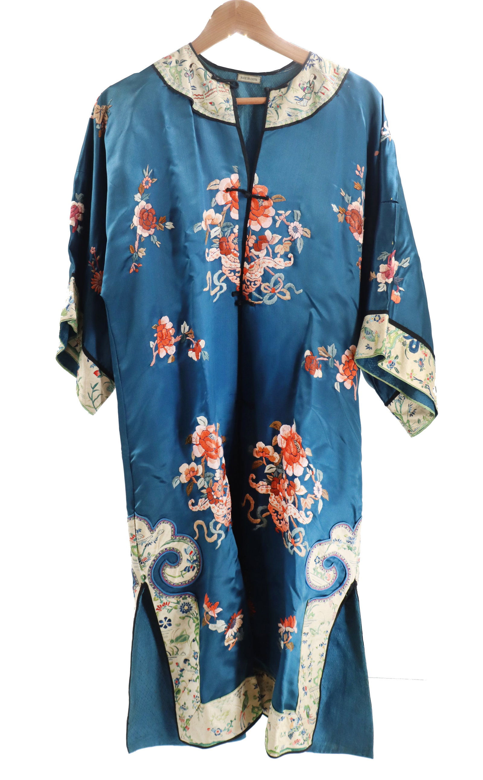 A Chinese Embroidered Silk Robe (1 of 20)
