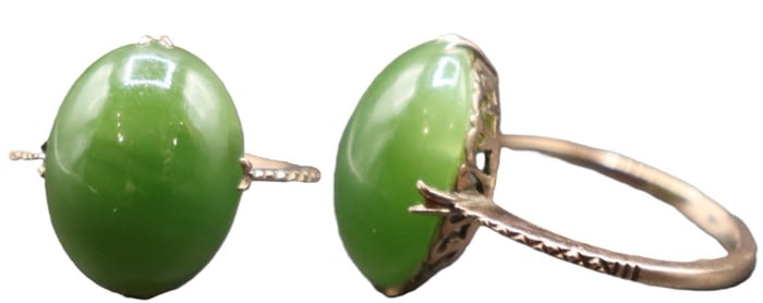 Tested 10k Gold and Jade Ring - Gross 4 g.