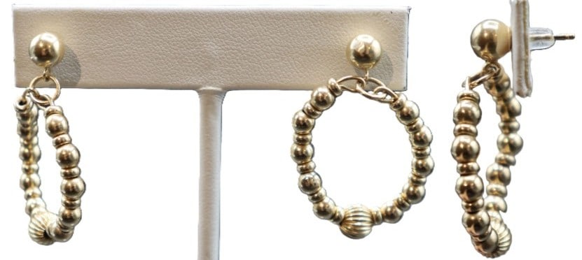 Pair of Tested 10k Gold Earrings - Gross 3.1 g (1 of 7)