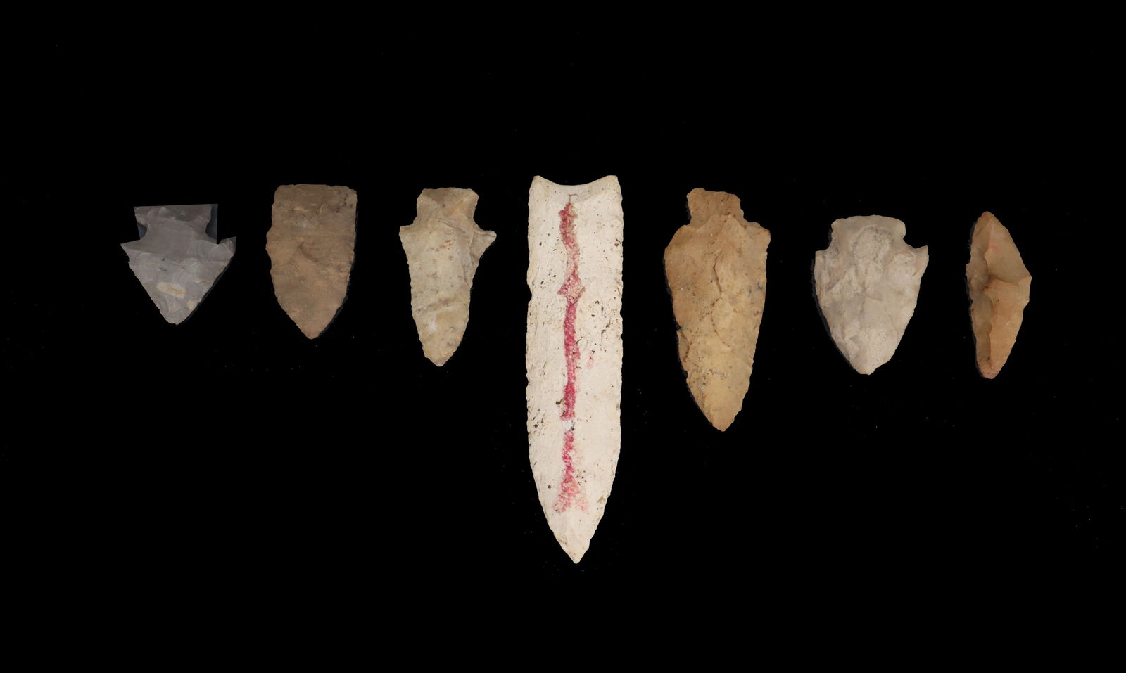 (7) Loose Native American Arrowheads (1 of 9)
