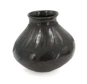 Signed Mexican Oaxacan Polished Blackware Clay Vase