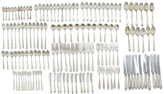 (138) International Sterling Silver Flatware - Gross 111.930 ozt.: (138) International Sterling Silver Flatware - 111.930 ozt..Lot includes 10 teaspoons, 34 spoons, 12 soup spoons, 12 long spoons, 12 fork/spoons, 23 forks, 12 seafood forks, 12 butter spreaders,