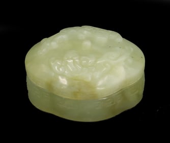 Chinese Qing Dynasty Jade Box in Scalloped Form