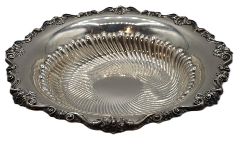 Meriden Britannia Sterling Silver Swirl Pattern Bowl - 9.915 ozt.