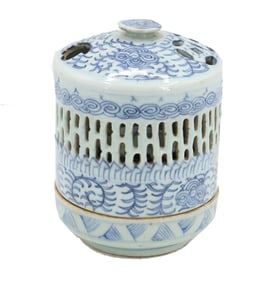 Chinese Glazed Porcelain Blue and White Covered Censer