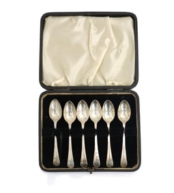 (6) English Sterling Silver Spoons in Case - 2.475 ozt.