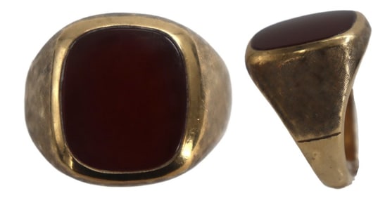 10k Gold and Cornelian Ring - Gross 8.6 g.