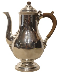 English Crichton & Co Sterling Silver Teapot - Gross 26.11 ozt.